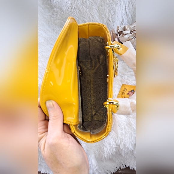 NWOT!! TRENDY SATCHEL HANDBAG - Picture 7 of 10